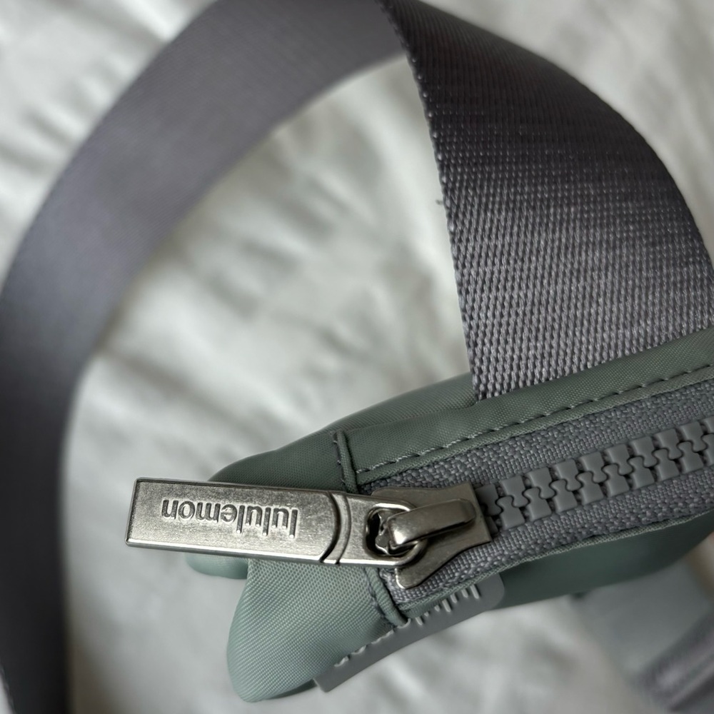 Lululemon Everywhere Belt Bag - Picture 6 of 6